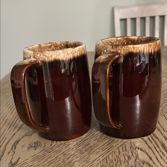 Vintage Hull Pottery Mugs Set - Picture 3 of 4